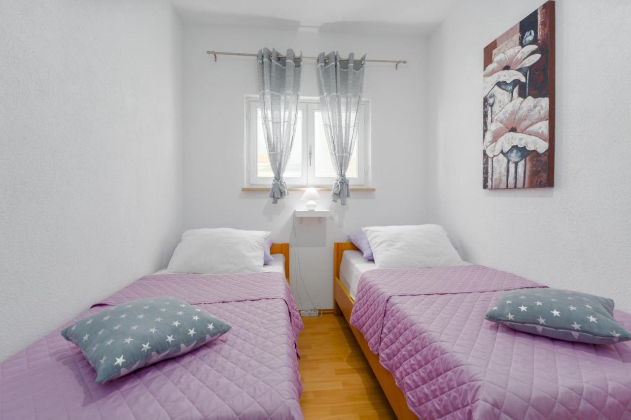 Family Apartment Romina 브르사르 외부 사진